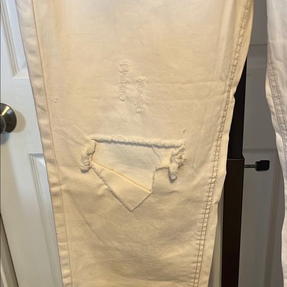 Vintage Cream Relaxed Fit Jeans with Knee Distressing - Picture 5 of 6
